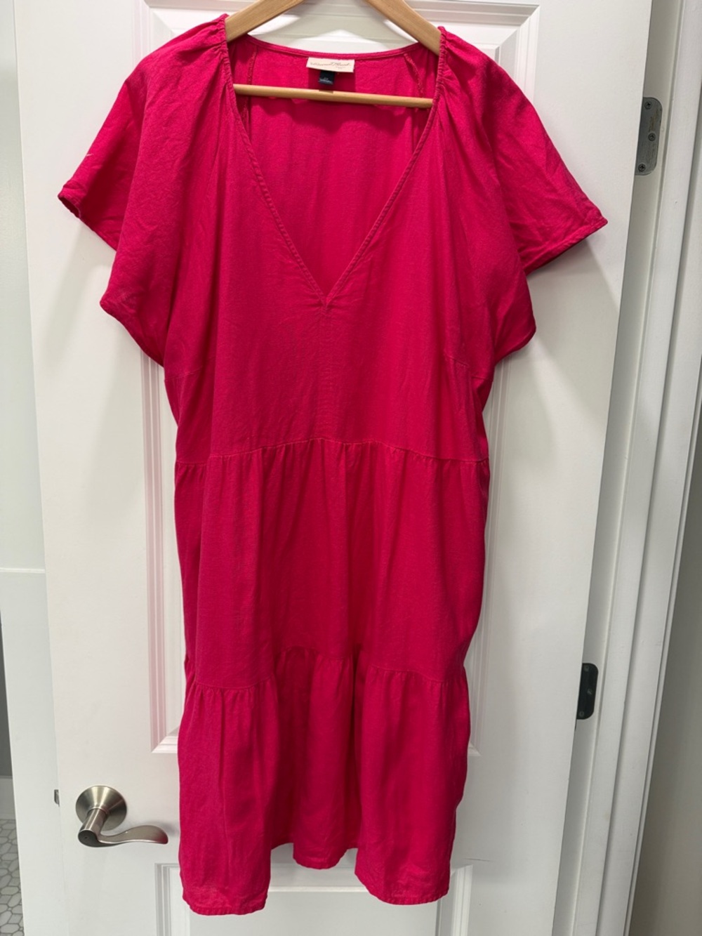 Universal Thread Tiered V-Neck Dress in Fuchsia Linen/Rayon blend